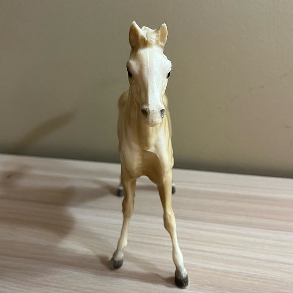 Breyer Traditional Proud Arabian Foal Glossy Palomino Horse Charity Toy Vintage - Picture 6 of 13